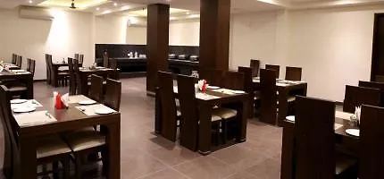 Hotel The Raj Vilas Agra
