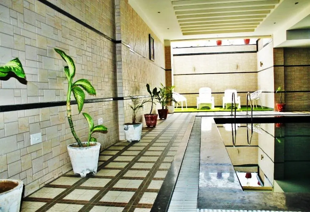 Hotel The Raj Vilas Agra