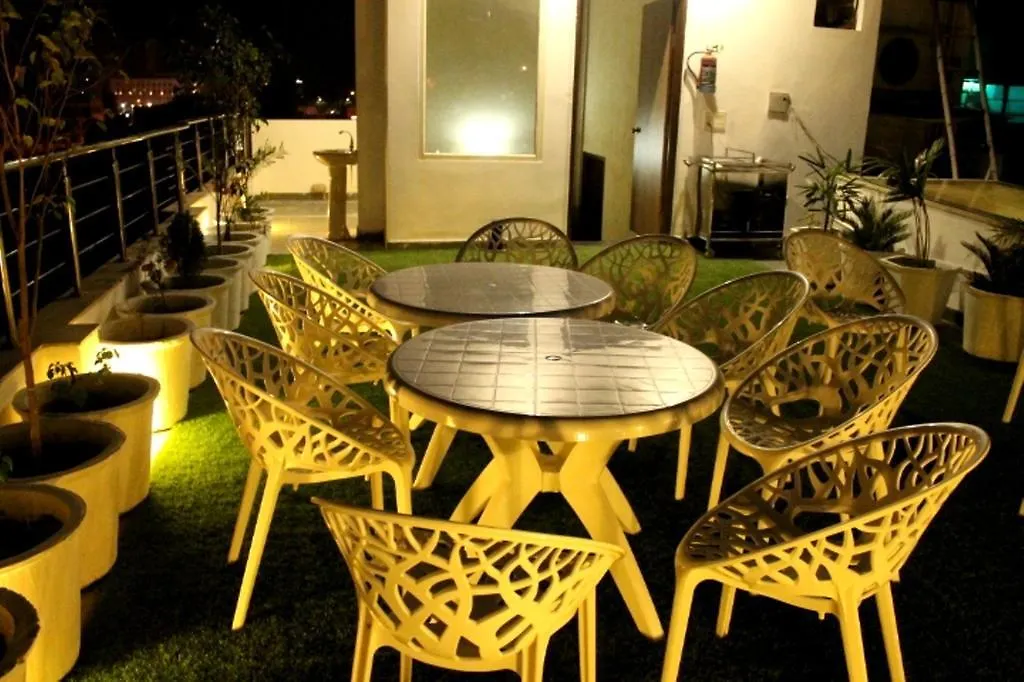 Hotel The Raj Vilas Agra