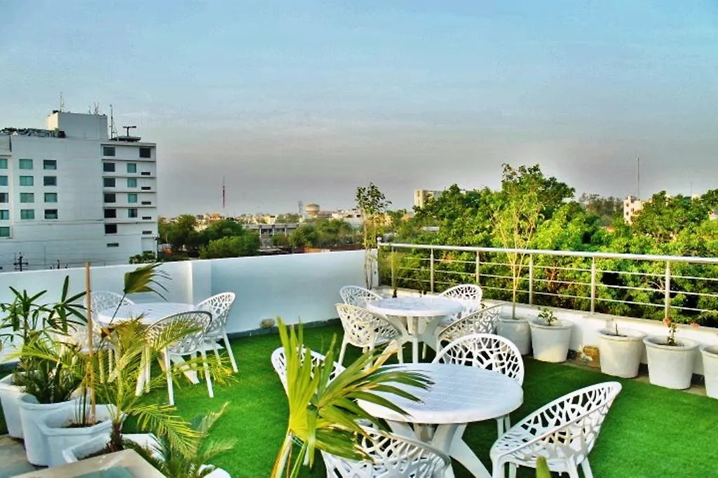 Hotel The Raj Vilas Agra