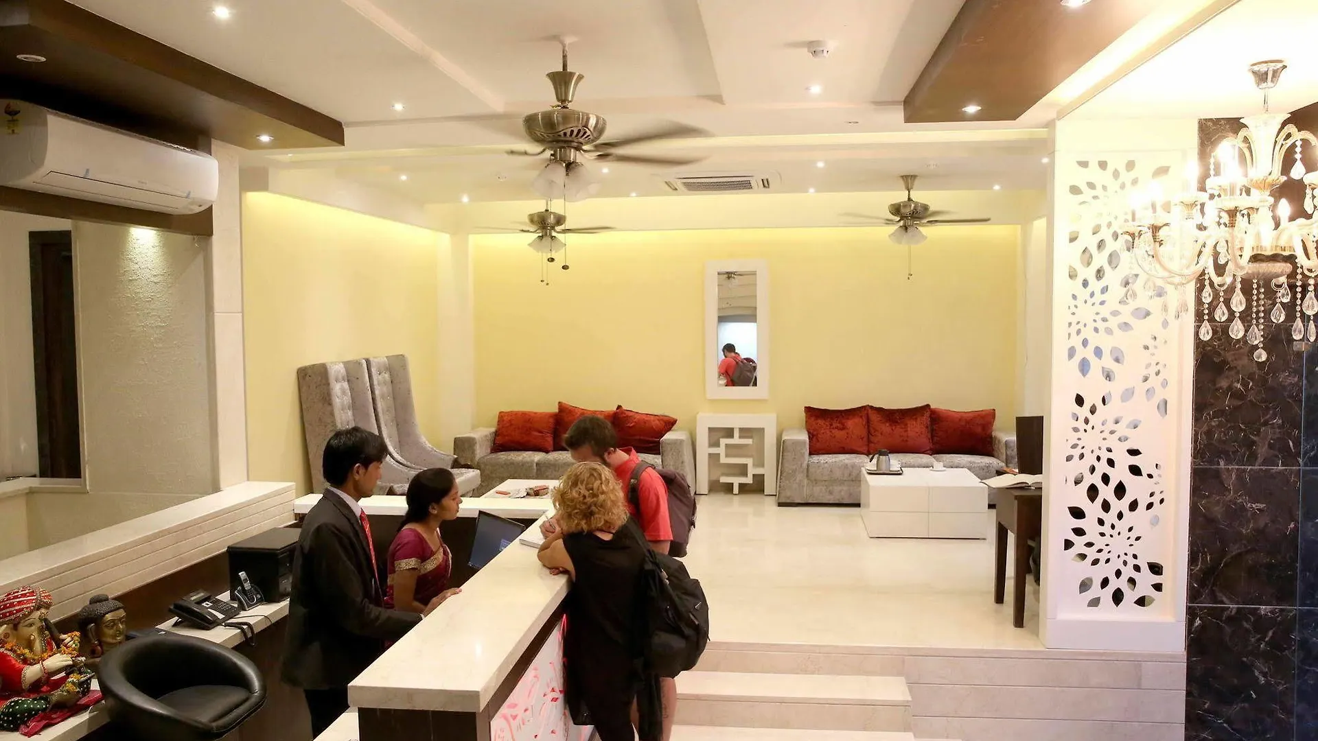 Hotel The Raj Vilas Agra