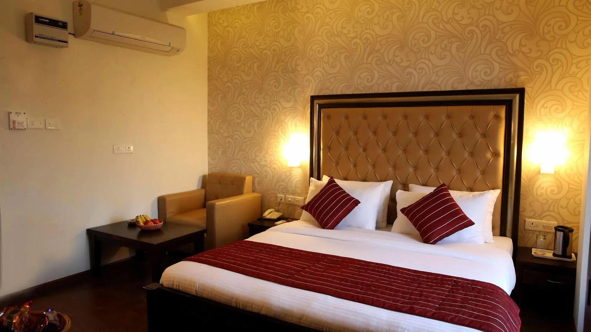 Hotel The Raj Vilas Agra