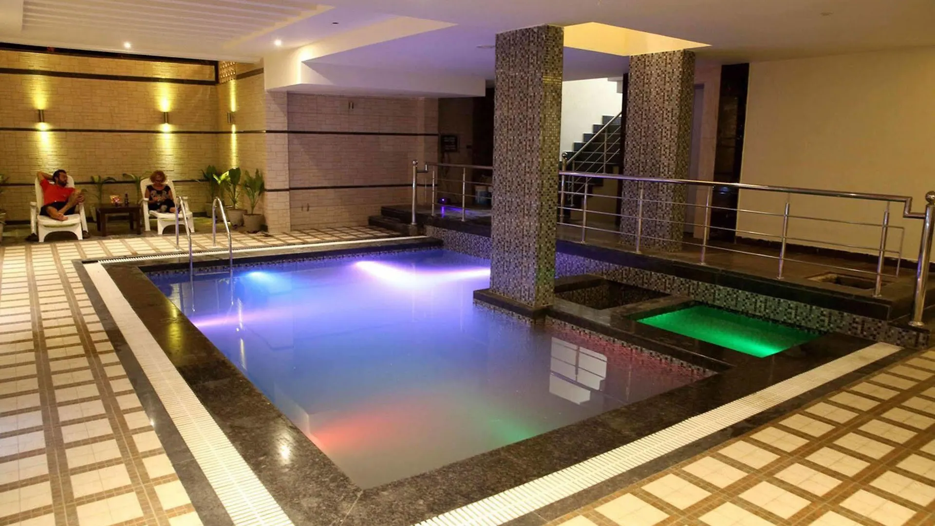 Hotel The Raj Vilas Agra