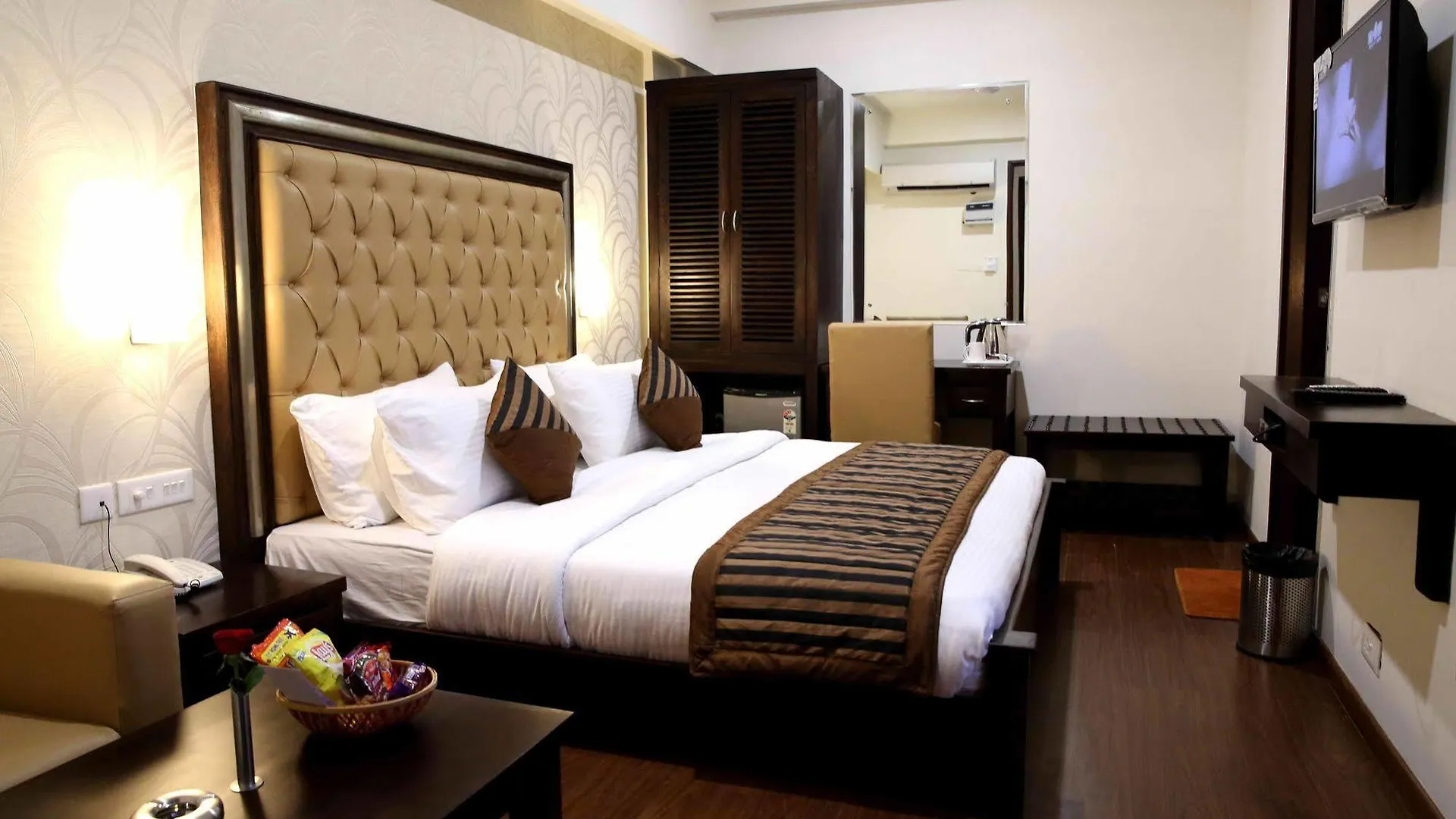 *** Hotel The Raj Vilas Agra  India