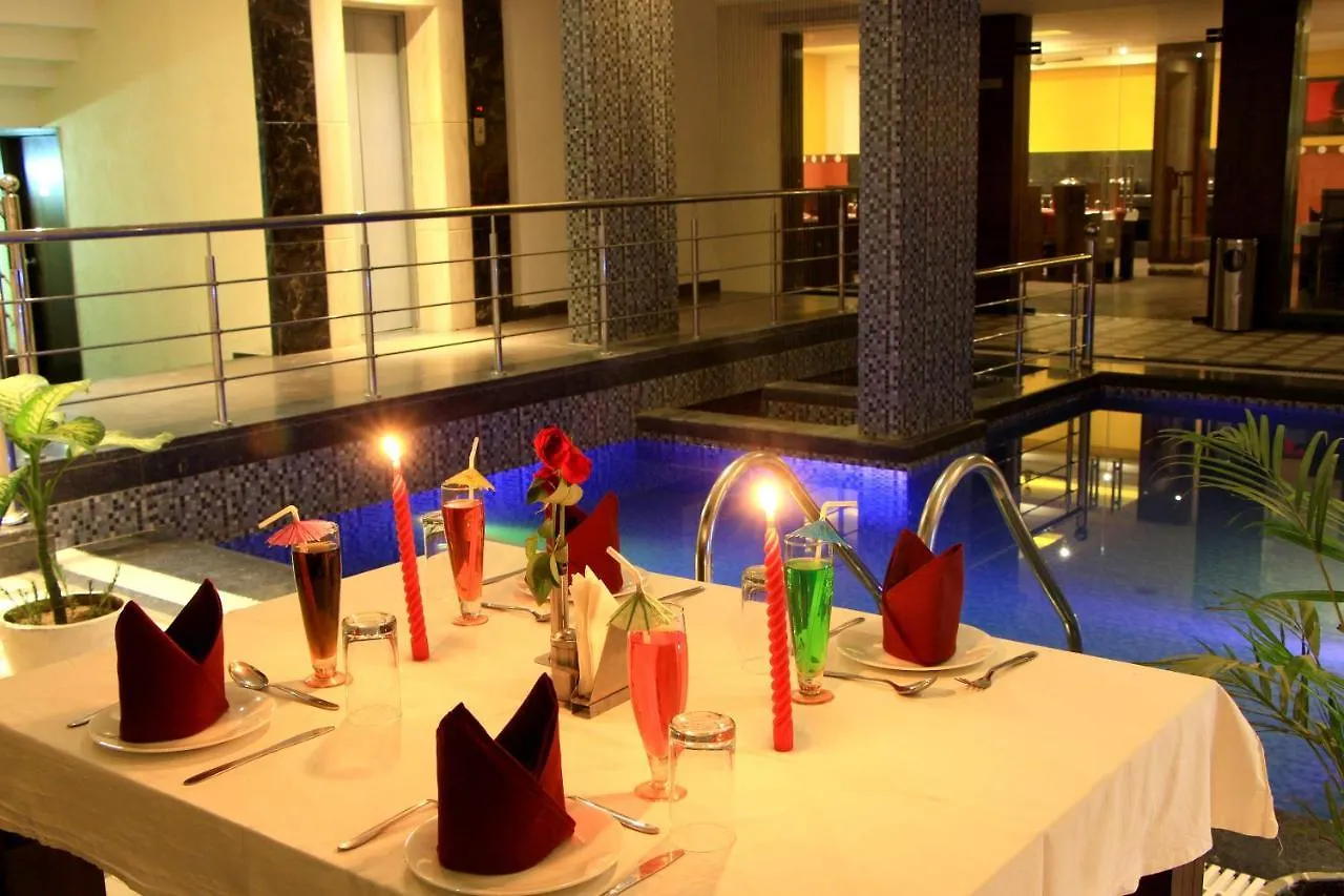 Hotel The Raj Vilas Agra