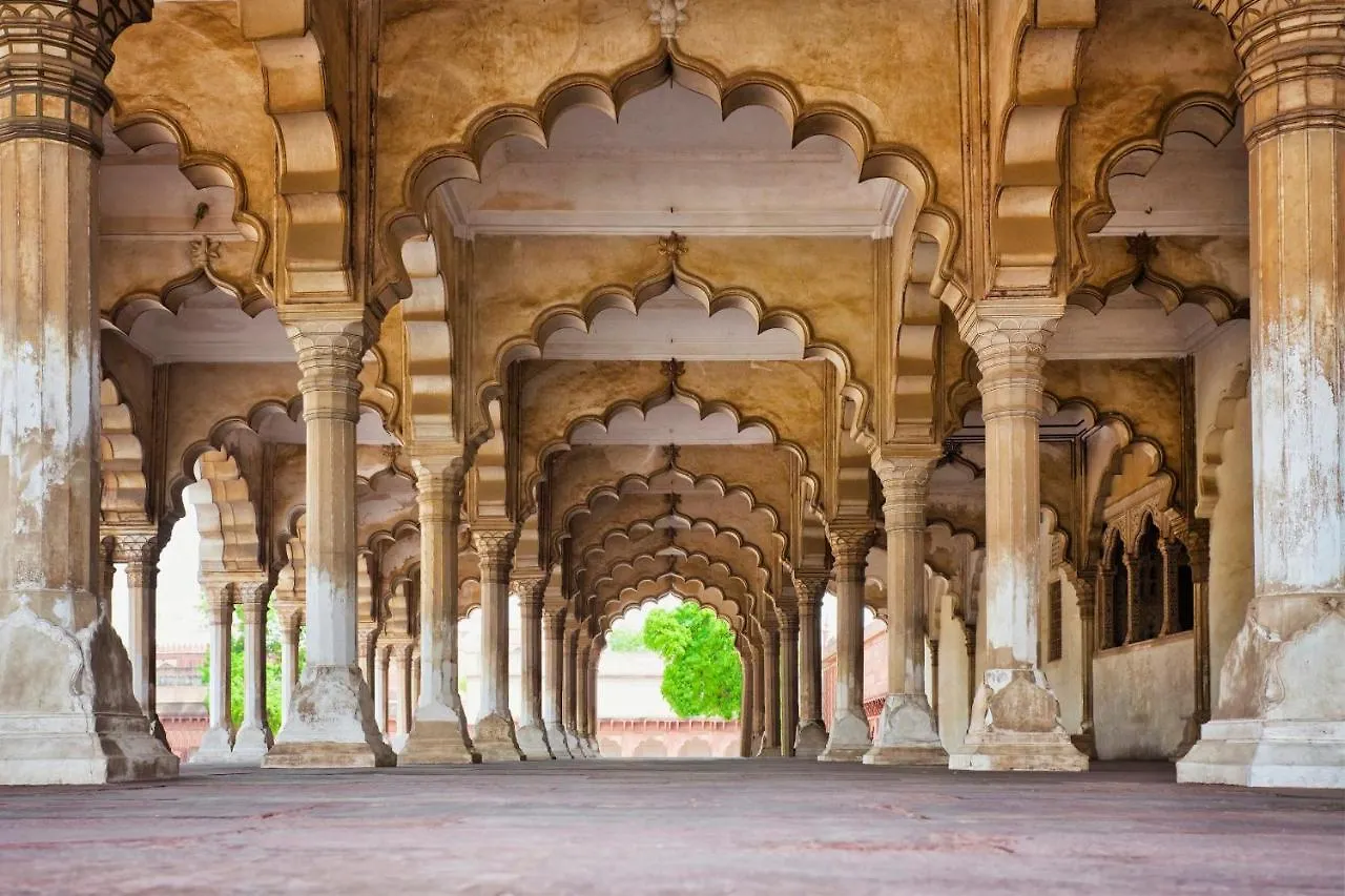 Hotel The Raj Vilas Agra