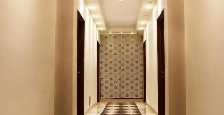 Hotel The Raj Vilas Agra