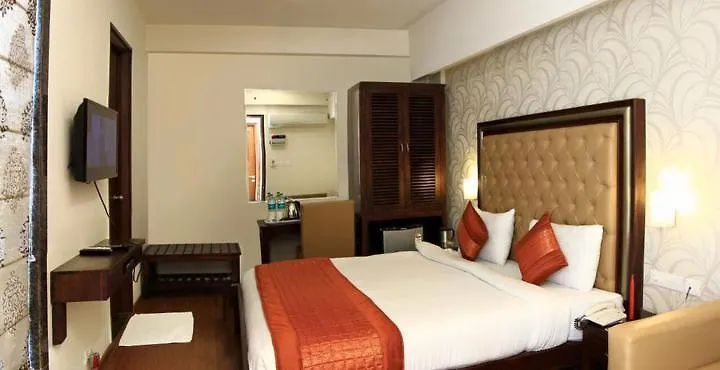 Hotel The Raj Vilas Agra